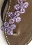 Afrikanische Ledersandale für Damen mit lila, violetten Perlen, Gummisohle
