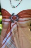 Wickelkleid-Detail bei zimtfarbenem Kikoy